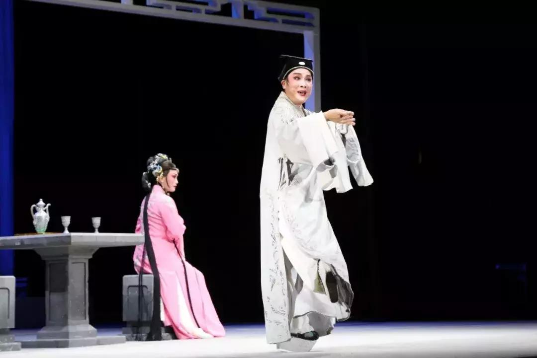越剧演员张学芬，江南梦曲动剧坛